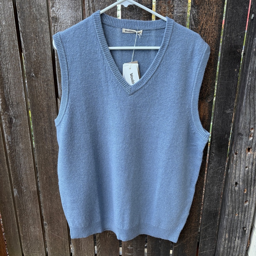 WoolOvers Men’s Pure Lambswool V-Neck Slipover Sweater Vest NWT In Mineral Sz L